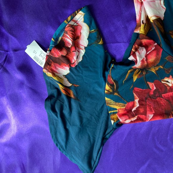 New 📌Roz & Ali  Beautiful Floral Design Dress with Bell Sleeves - Picture 10 of 13